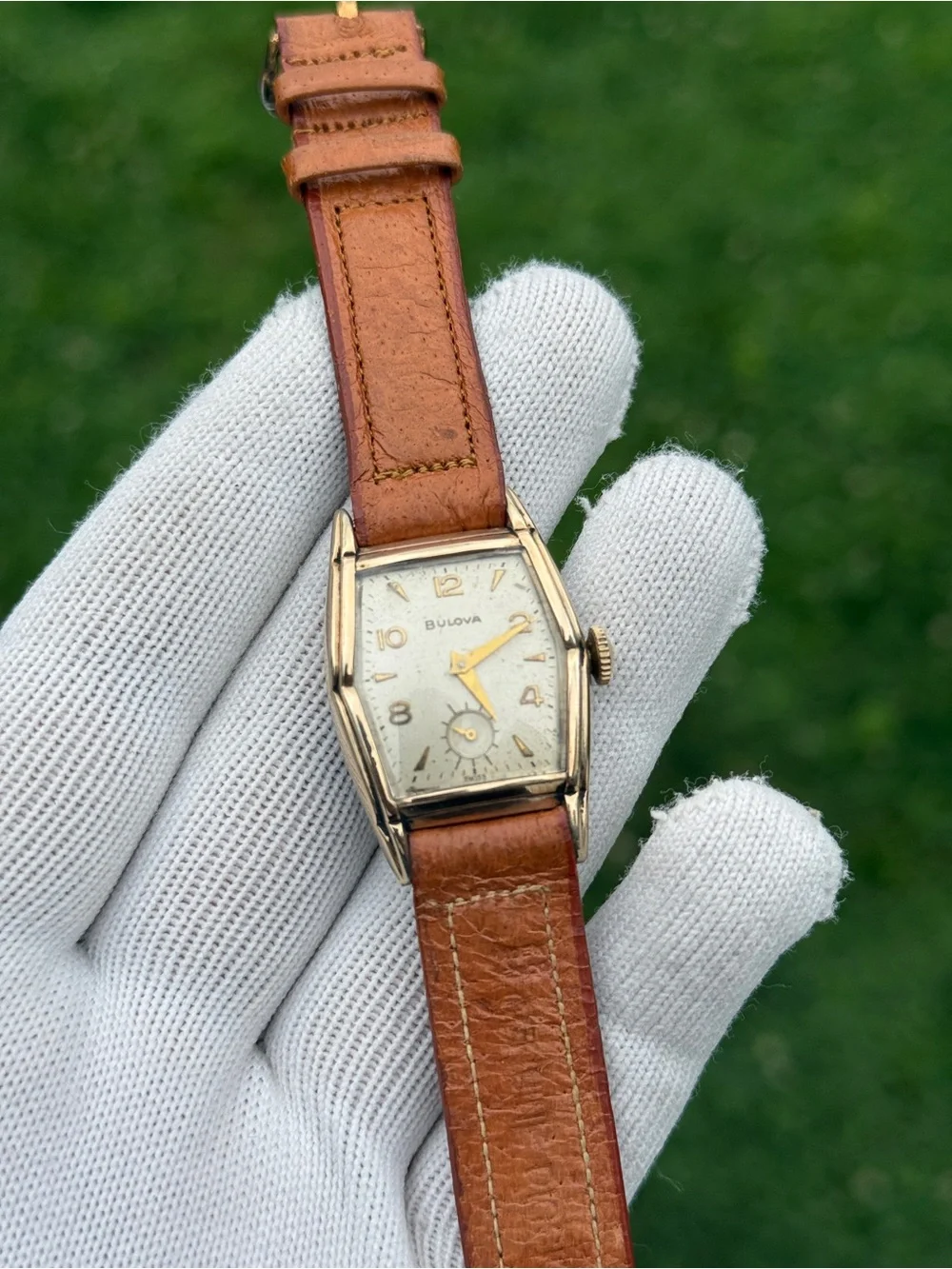 Bulova vintage 1960s winding Gold-Tone Watch with Brown Leather Strap Mens Watch